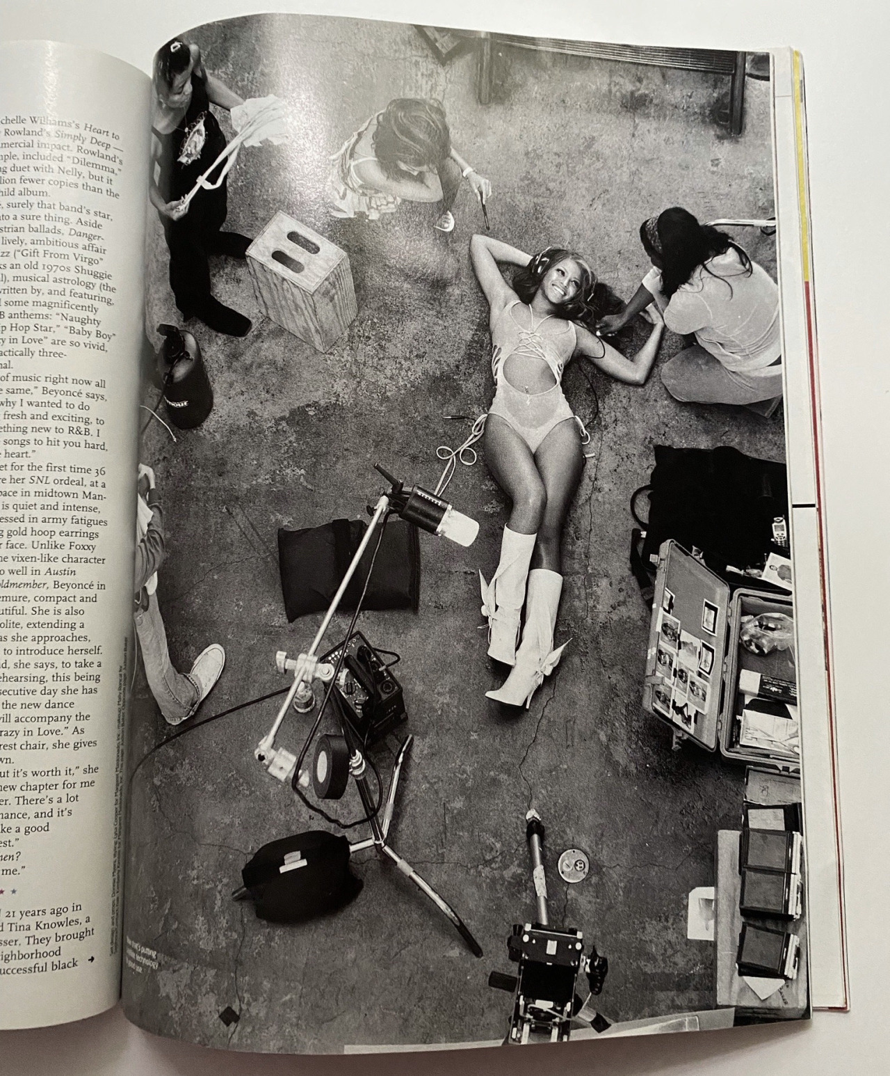 Pointed-toe suede boots